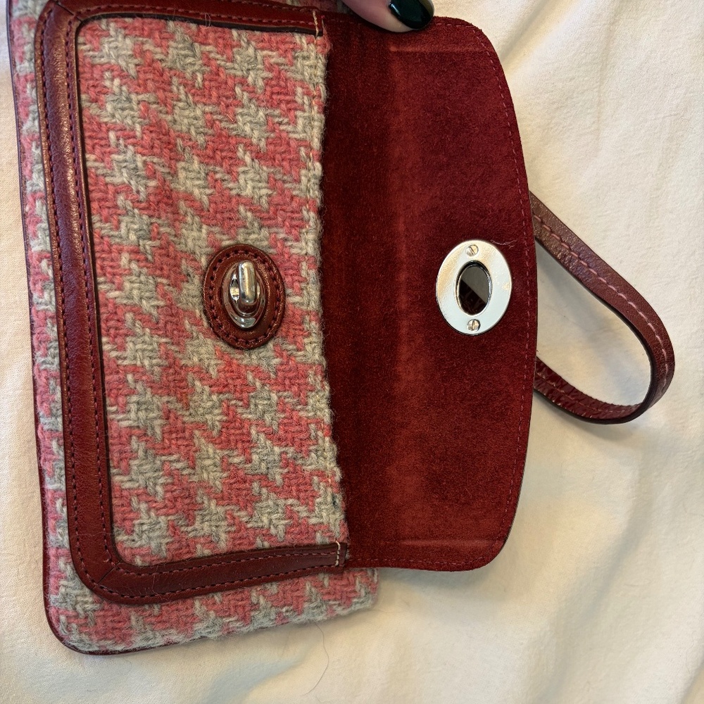 Vtg Coach Burgundy Suede Pink Gray Wool Houndstooth Front Flap Turnlock Wristlet - Picture 2 of 4